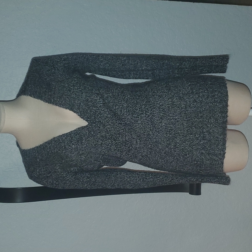 🚨Long sleeve sweater, black and white pepper print, size M🚨